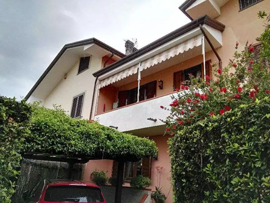 Immagine 9 di Porzione di casa in vendita  a Massarosa