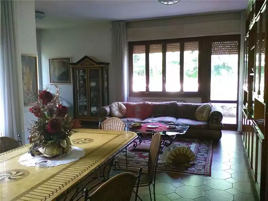 Immagine 9 di Villa in vendita  a Pietrasanta