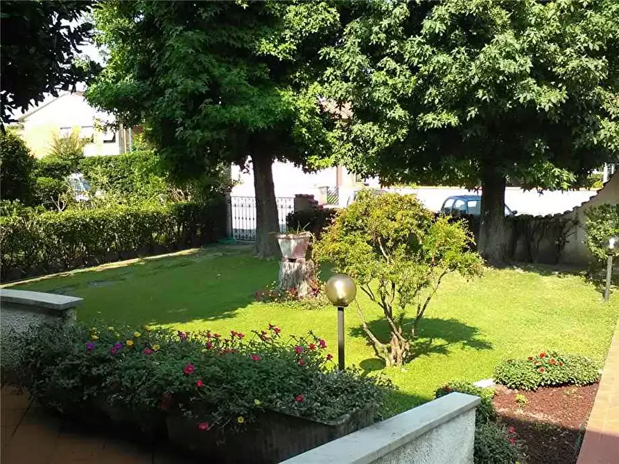 Immagine 10 di Villa in vendita  a Pietrasanta