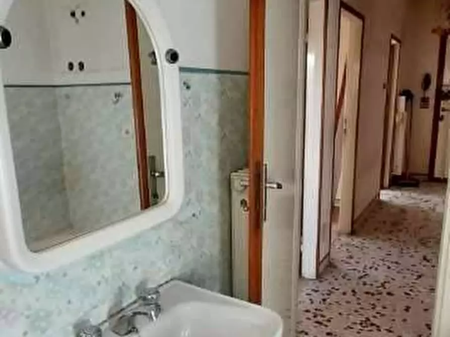 Immagine 6 di Appartamento in vendita  a Viareggio