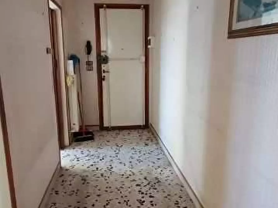 Immagine 10 di Appartamento in vendita  a Viareggio