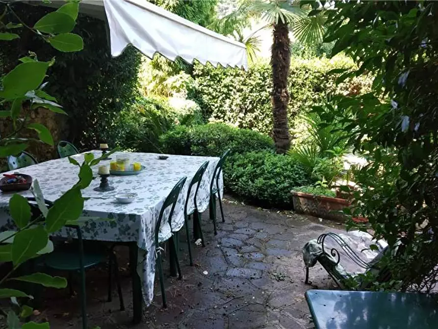 Immagine 8 di Porzione di casa in vendita  a Camaiore