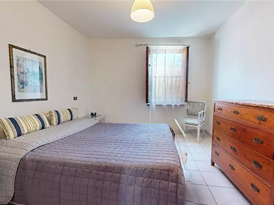 Immagine 10 di Villa in vendita  a Camaiore