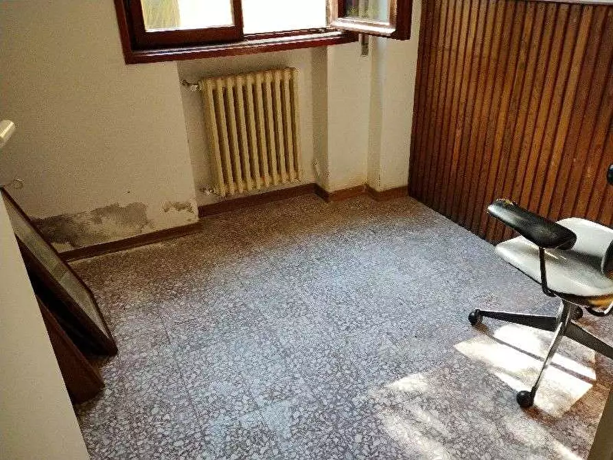 Immagine 7 di Ufficio in affitto  a Massarosa
