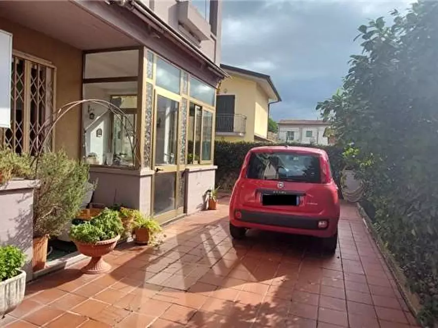 Immagine 6 di Villa in vendita  a Viareggio