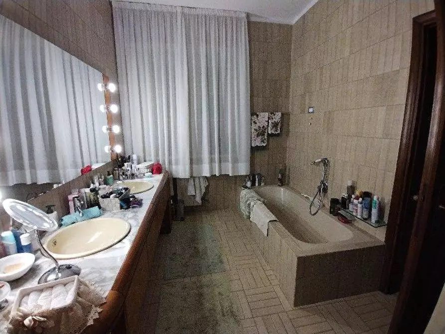 Immagine 8 di Villa in vendita  a Massarosa