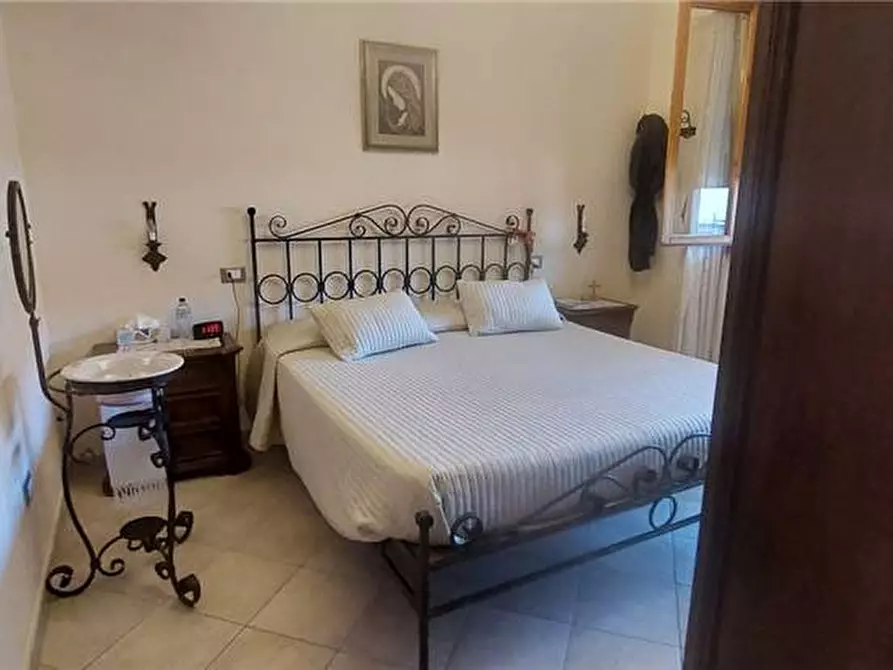 Immagine 7 di Villa in vendita  a Viareggio