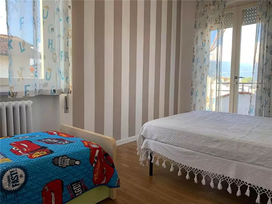 Immagine 7 di Villa in vendita  a Camaiore