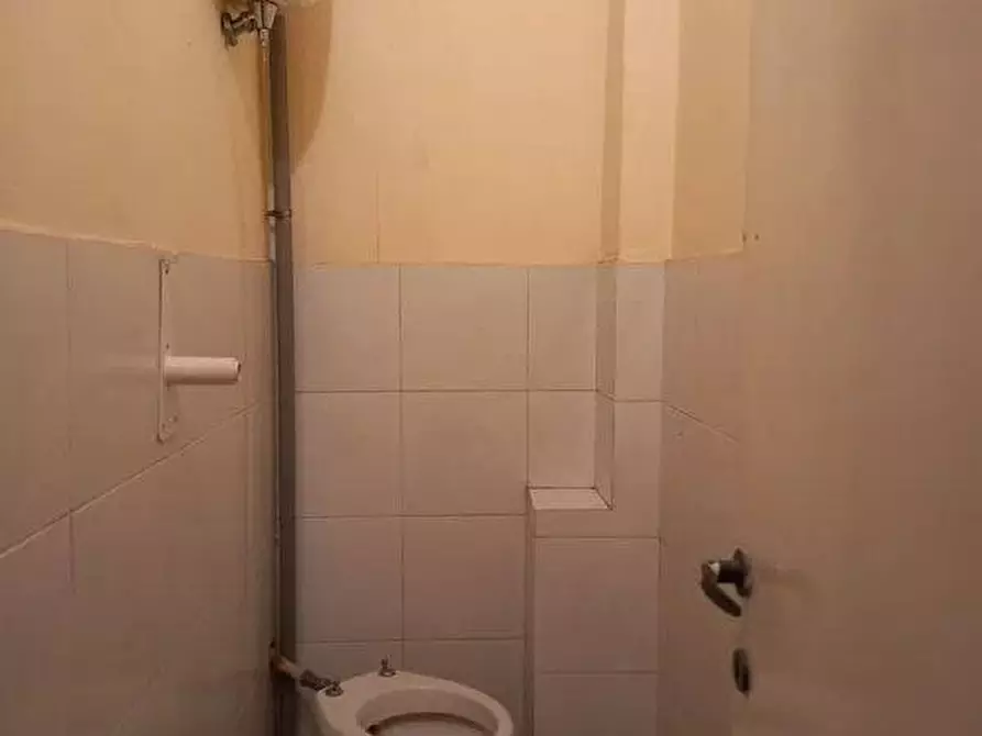 Immagine 16 di Deposito in affitto  in Via dei traghetti, 2 a Roma