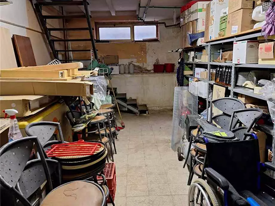 Immagine 19 di Attività commerciale in vendita  a Roma