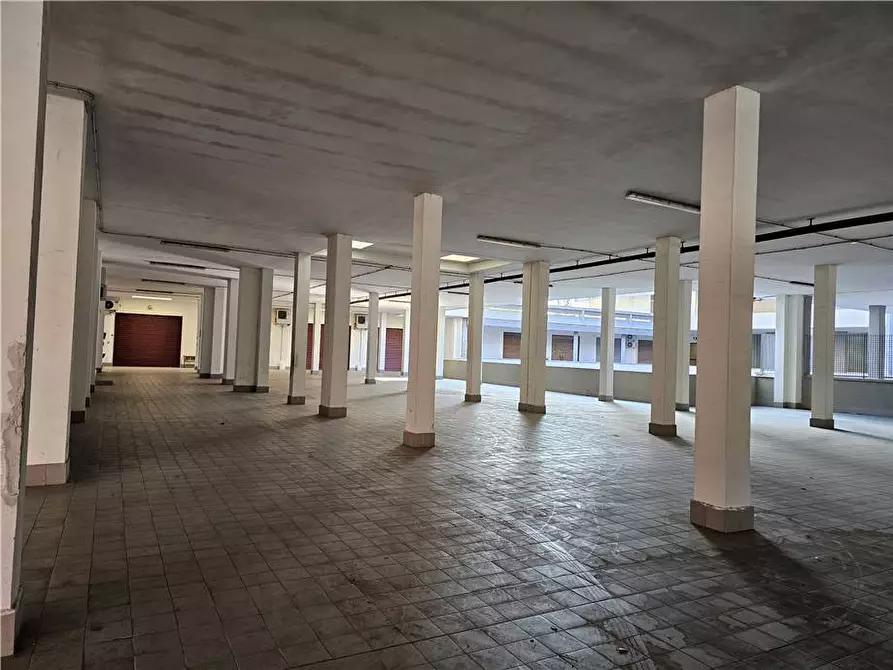 Immagine 8 di Ufficio in vendita  a Bari