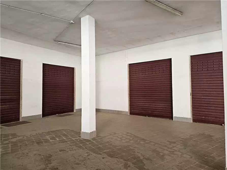 Immagine 8 di Ufficio in vendita  a Bari