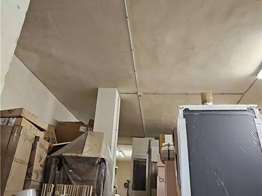 Immagine 9 di Ufficio in vendita  a Bari