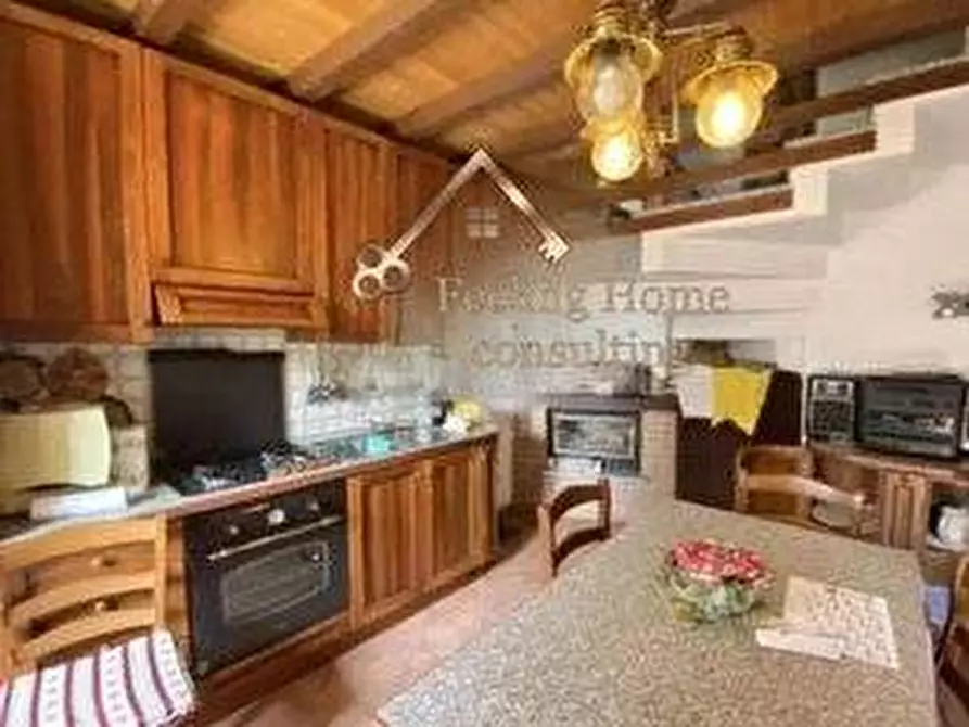 Immagine 8 di Villa in vendita  a Capizzone