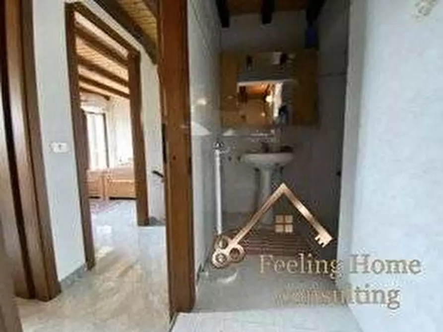 Immagine 9 di Villa in vendita  a Capizzone