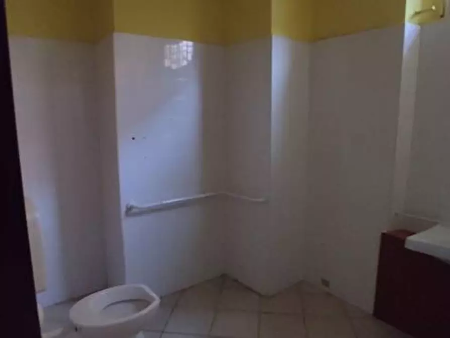 Immagine 8 di Deposito in affitto  in Via Dei Marrucini, 51 a Pescara