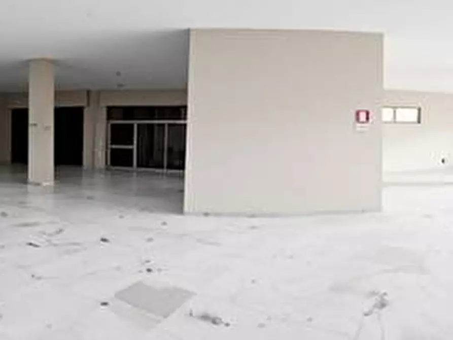 Immagine 7 di Deposito in vendita  a Pescara