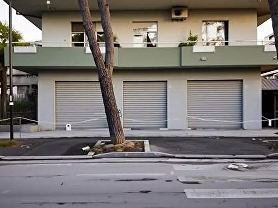 Immagine 8 di Deposito in vendita  a Pescara