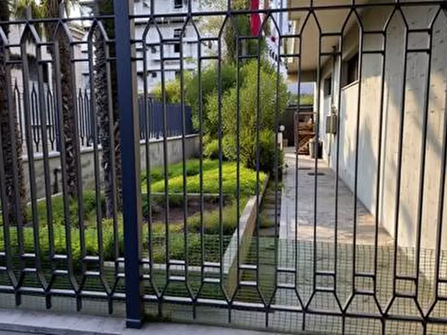 Immagine 9 di Deposito in vendita  a Pescara