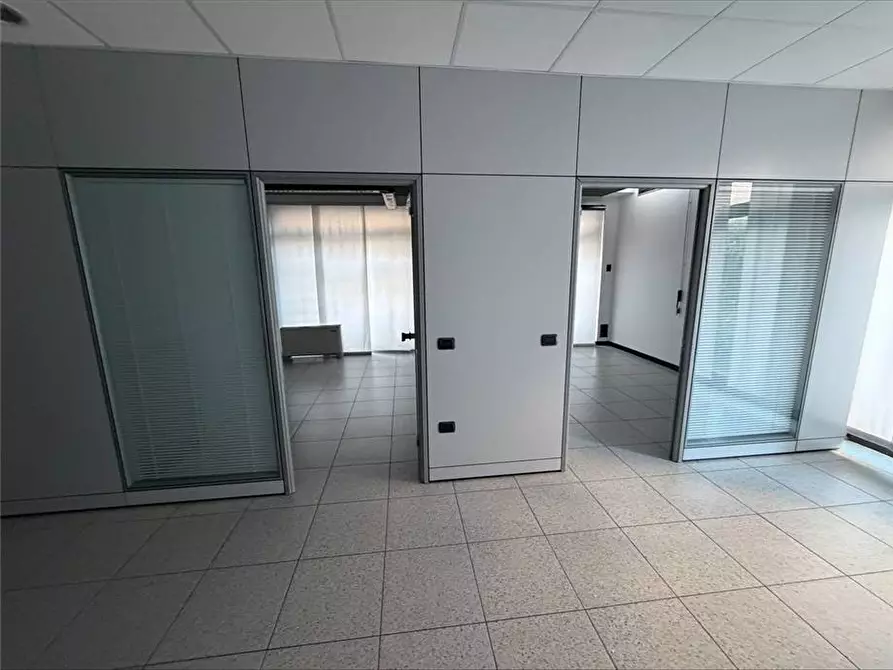 Immagine 6 di Deposito in affitto  a Pescara