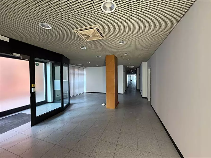 Immagine 7 di Deposito in affitto  a Pescara