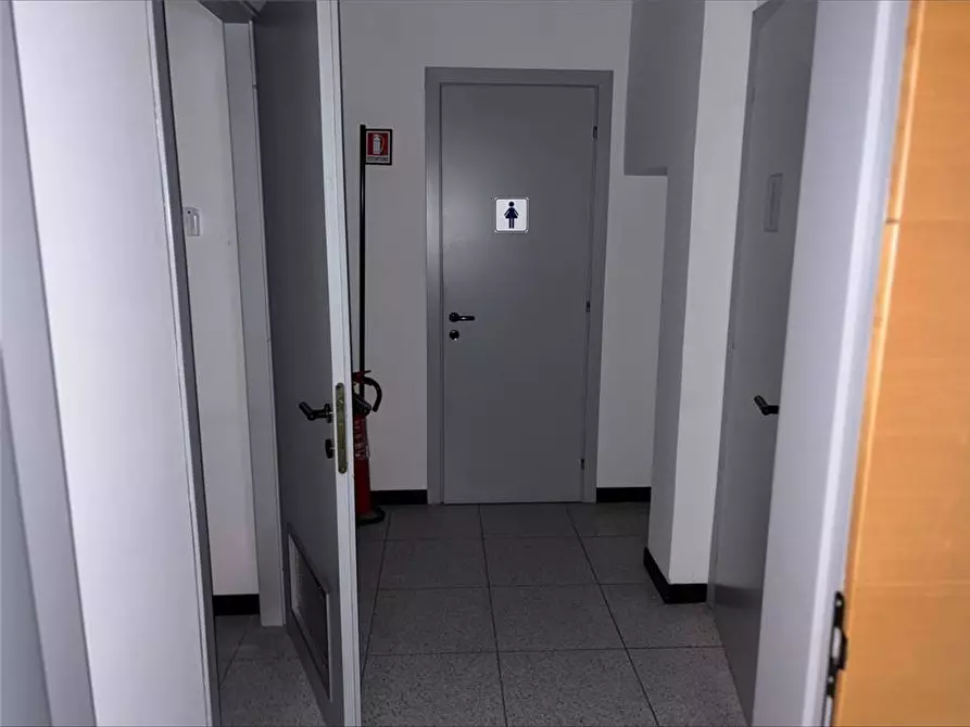 Immagine 8 di Deposito in affitto  a Pescara