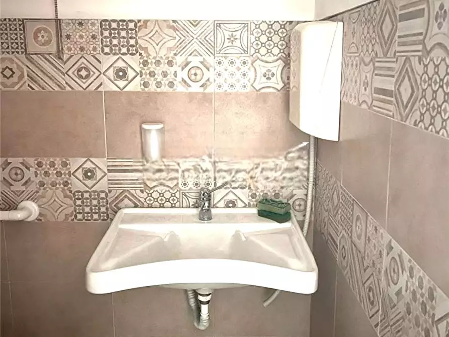 Immagine 9 di Deposito in affitto  in Via Vincenzo Giuffrida, 33 a Catania