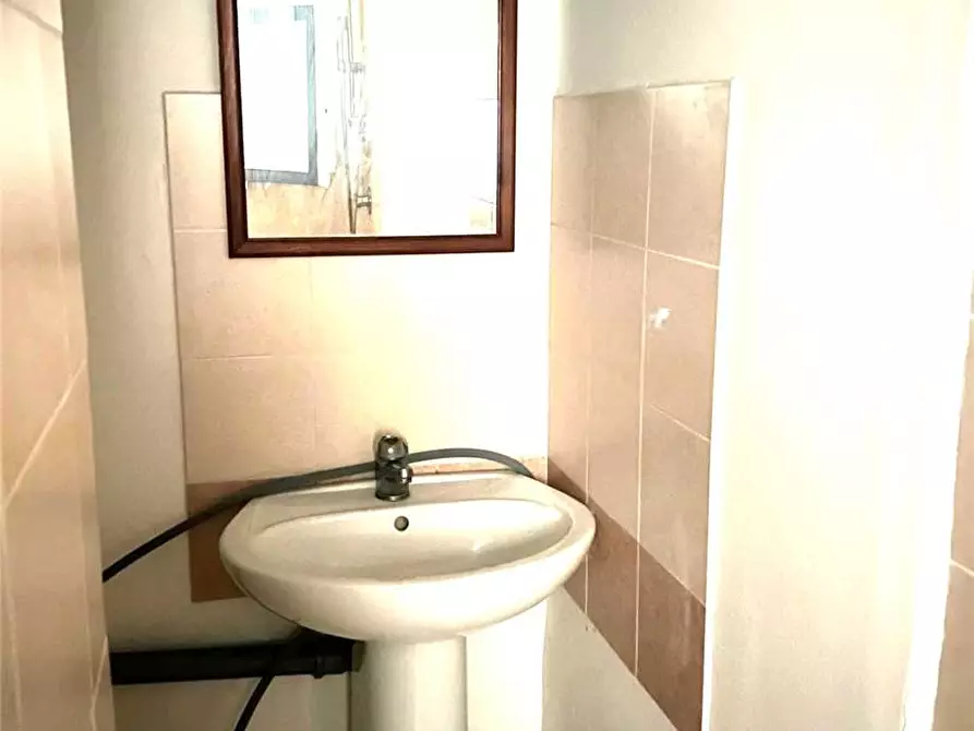 Immagine 10 di Deposito in affitto  in Via Vincenzo Giuffrida, 33 a Catania
