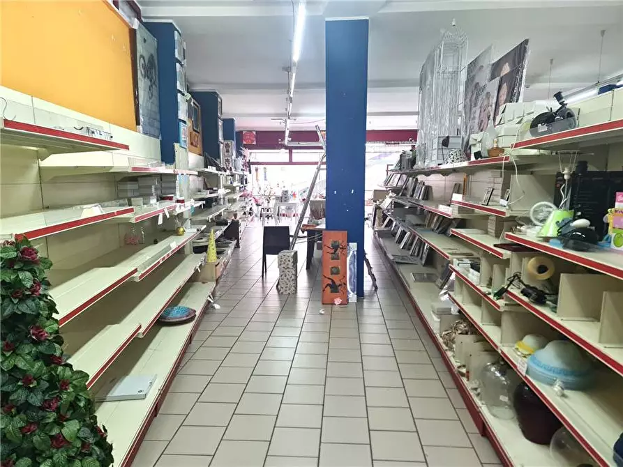 Immagine 7 di Deposito in affitto  in V.le Cavalieri Vittorio Veneto, 20 a Bronte