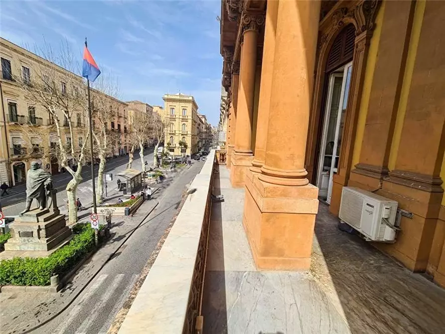 Immagine 10 di Appartamento in vendita  in Via Etnea, 306 a Catania