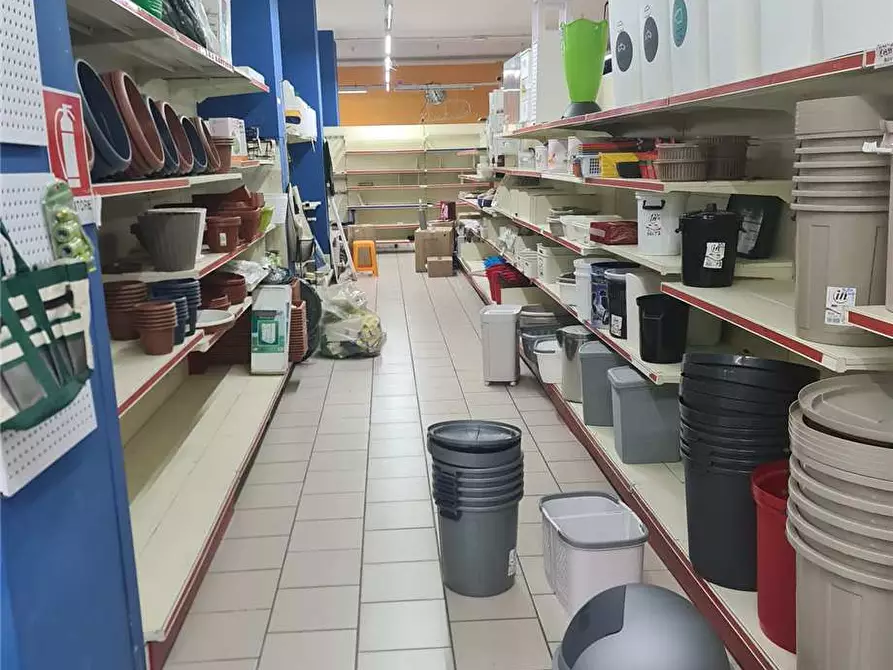 Immagine 7 di Deposito in affitto  in Via cavalieri di vittorio ven a Bronte