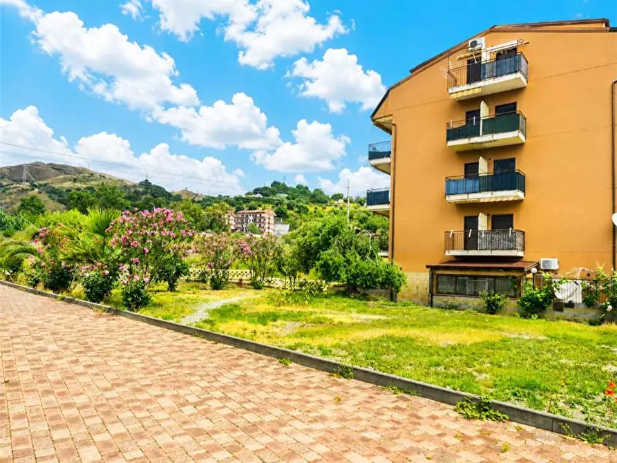 Immagine 10 di Appartamento in vendita  in Via Piccolo Torrente Pagliara a Roccalumera