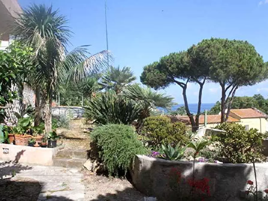Immagine 10 di Villa in vendita  a Portoferraio