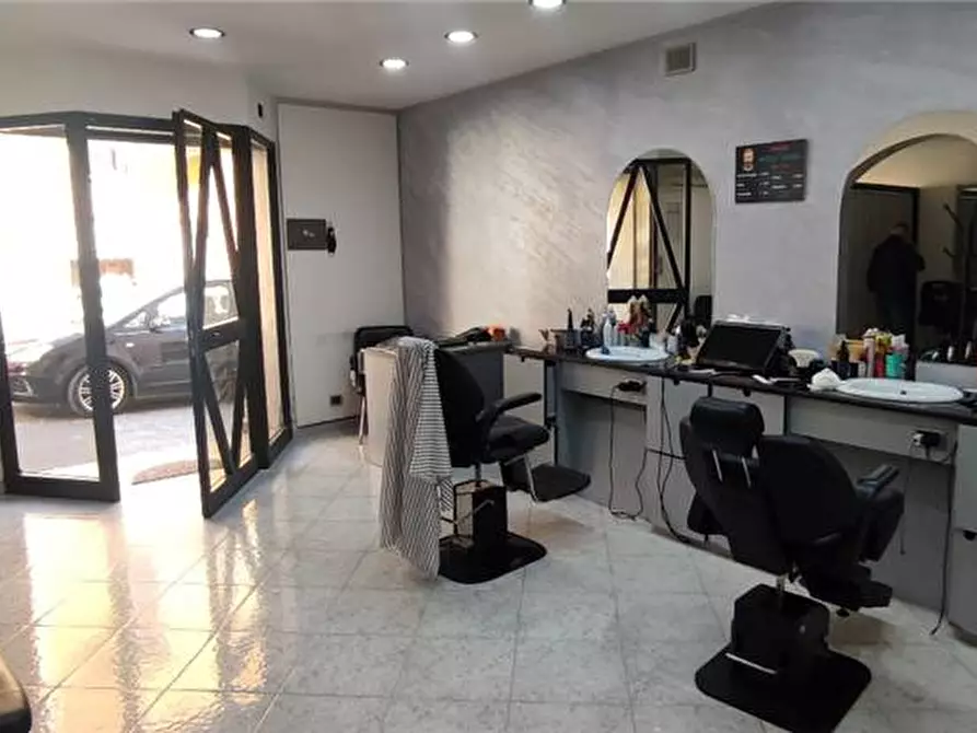 Immagine 9 di Attività commerciale in vendita  in Via Ospizio, 2 a Casteldaccia