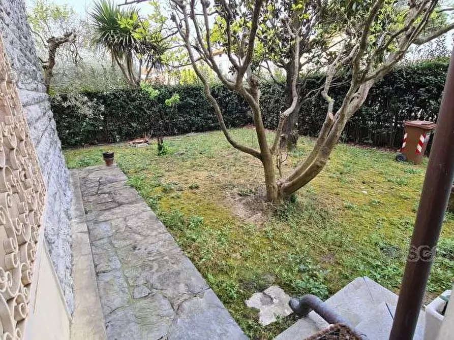 Immagine 10 di Villa in vendita  a Fucecchio