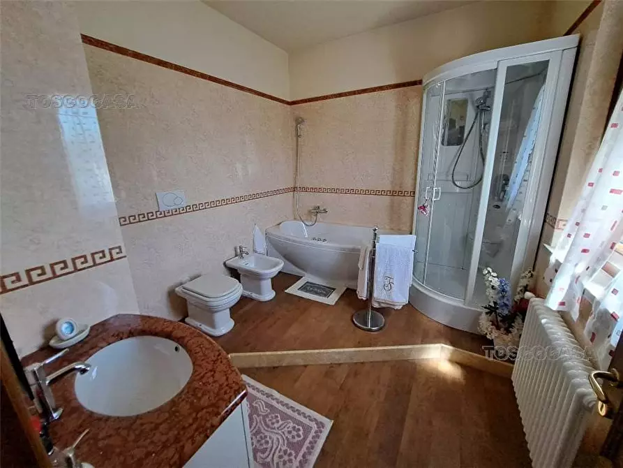 Immagine 10 di Villa in vendita  a Cerreto Guidi