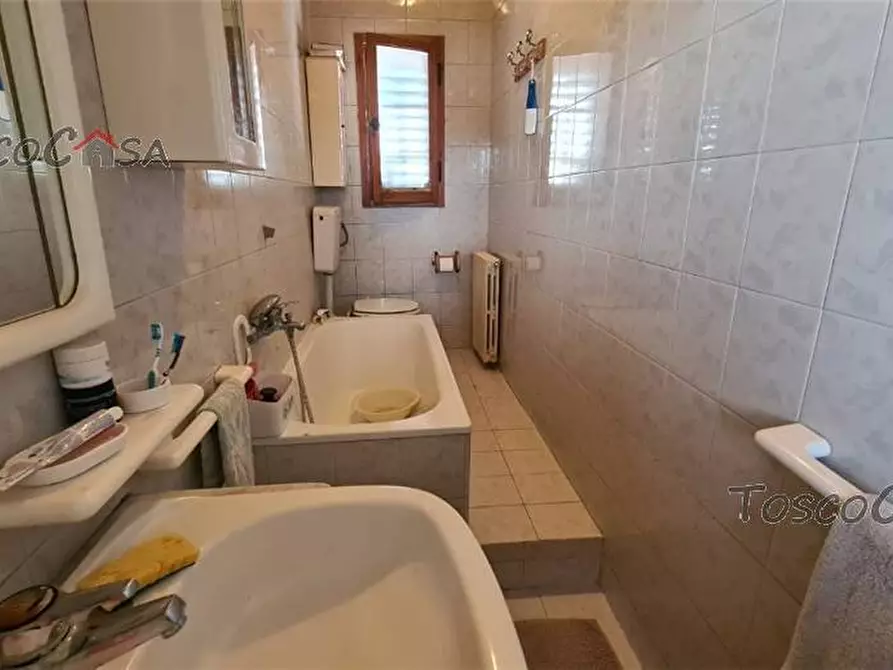 Immagine 9 di Villa in vendita  a Fucecchio