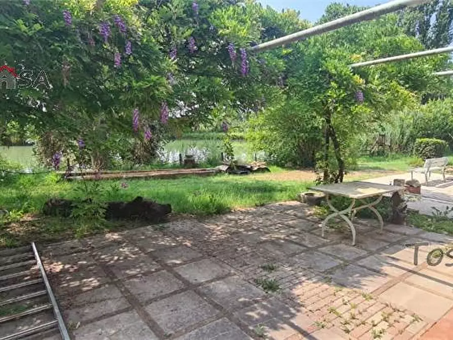 Immagine 6 di Villa in vendita  a Fucecchio