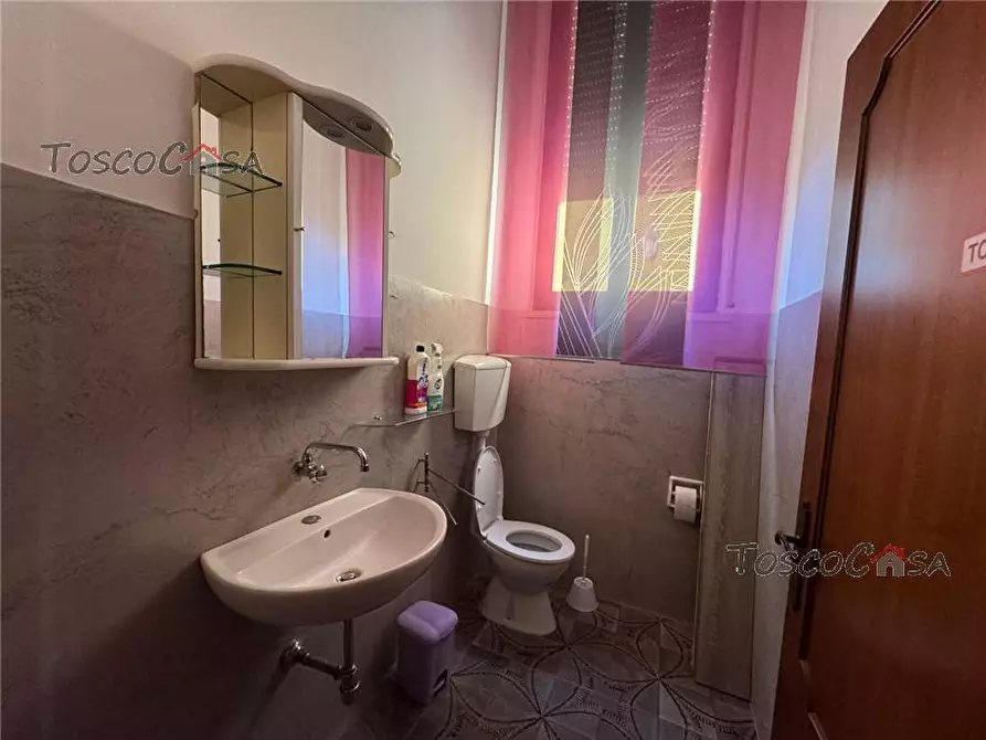 Immagine 10 di Attività commerciale in affitto  a Fucecchio