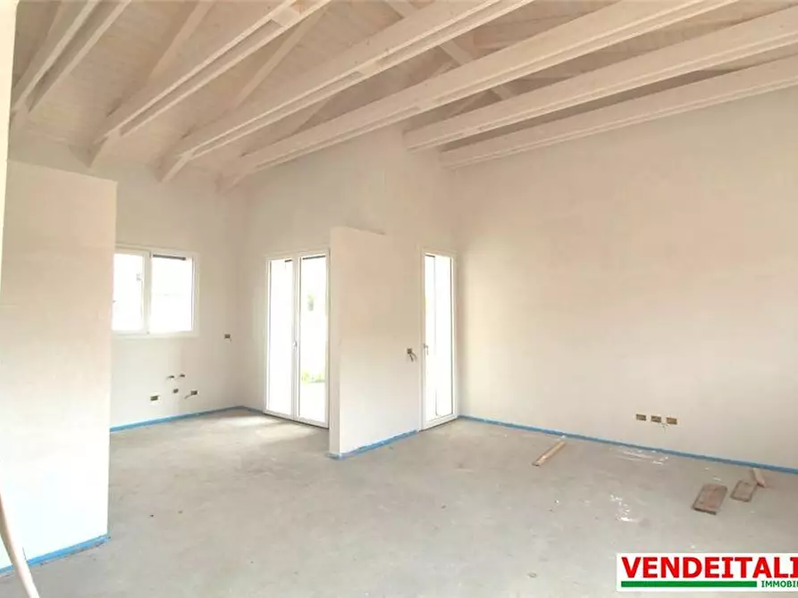 Immagine 11 di Villa in vendita  a Gerenzano