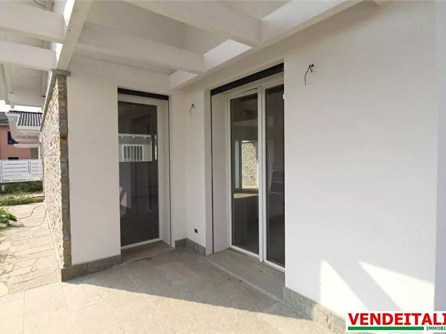 Immagine 12 di Villa in vendita  a Gerenzano