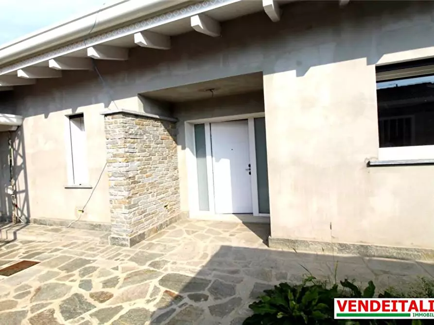 Immagine 14 di Villa in vendita  a Gerenzano