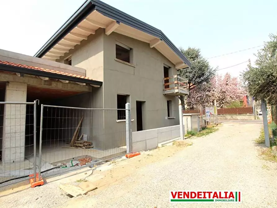 Immagine 17 di Villa in vendita  a Rovellasca
