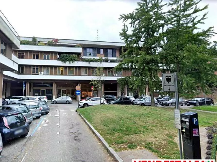 Immagine 8 di Ufficio in vendita  a Varese