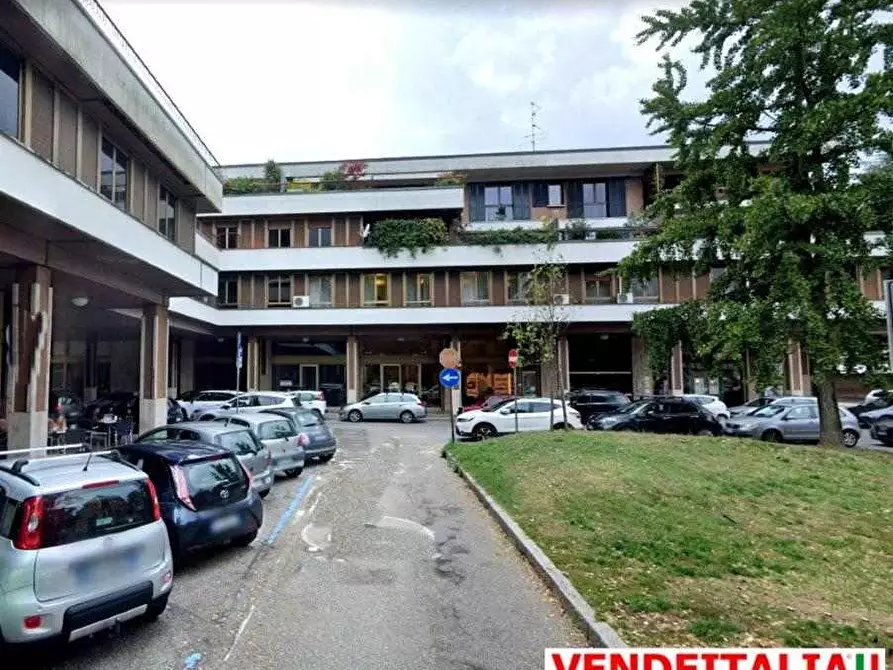 Immagine 9 di Ufficio in vendita  a Varese
