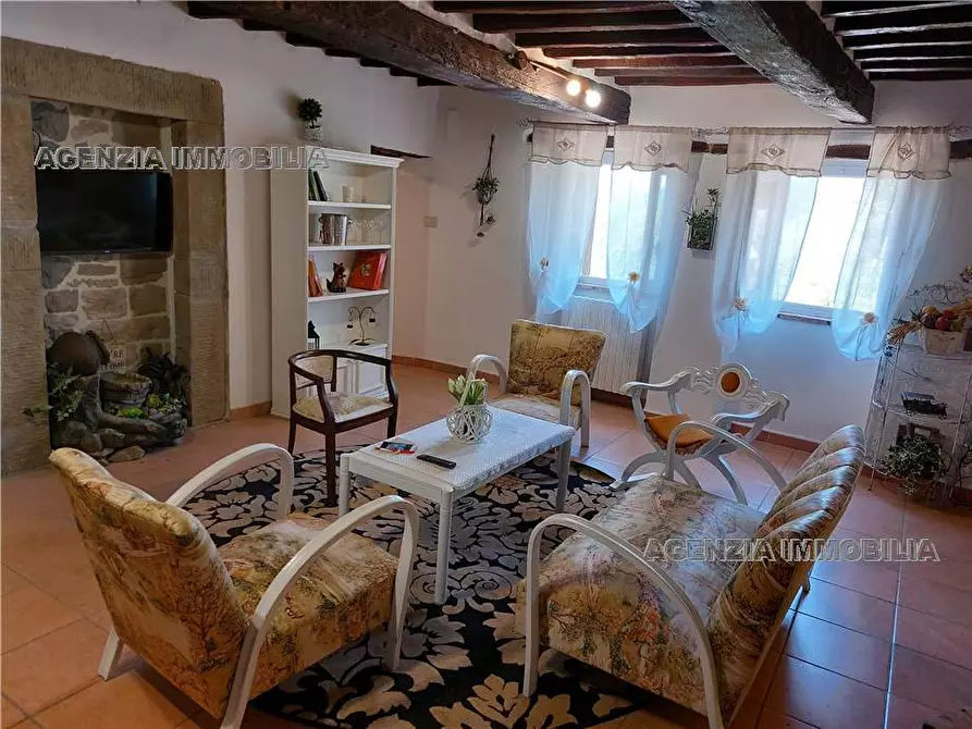 Immagine 9 di Rustico / casale in vendita  a Arezzo