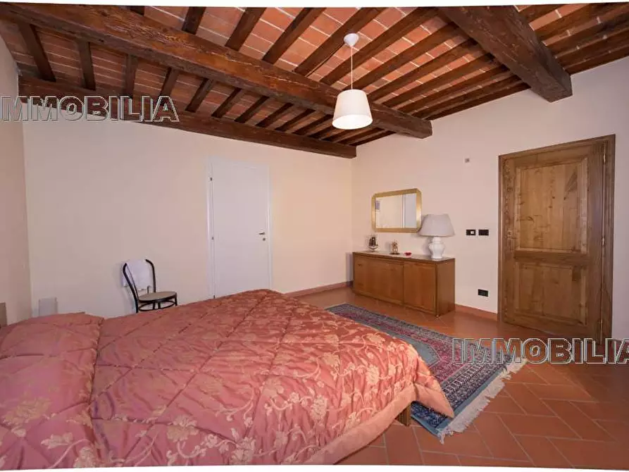 Immagine 27 di Villa in vendita  a Arezzo