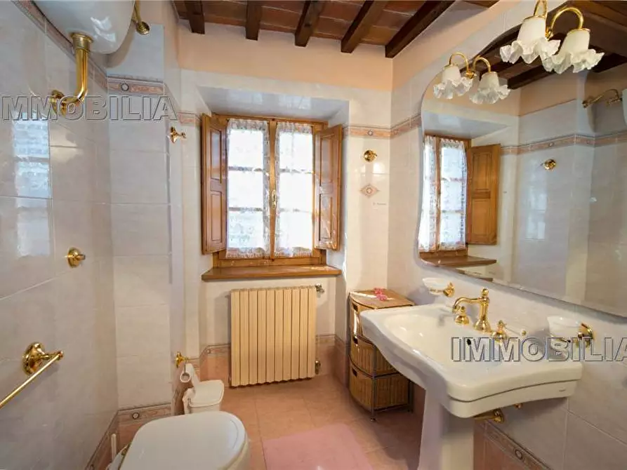 Immagine 29 di Villa in vendita  a Arezzo