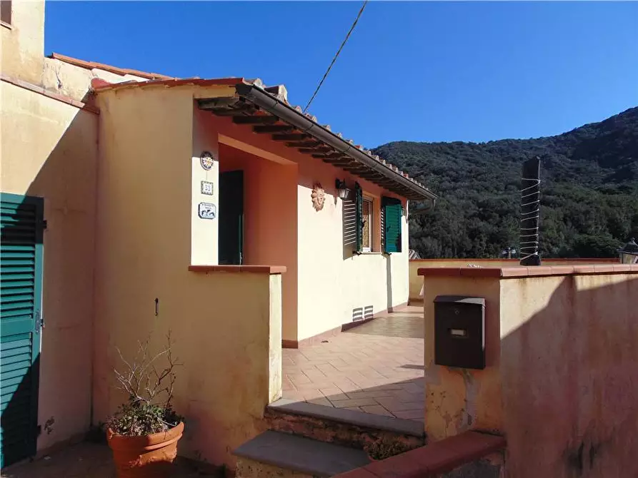 Immagine 11 di Porzione di casa in vendita  a Rio