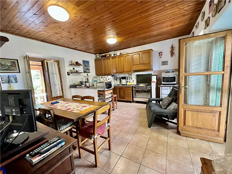 Immagine 10 di Porzione di casa in vendita  a Marciana